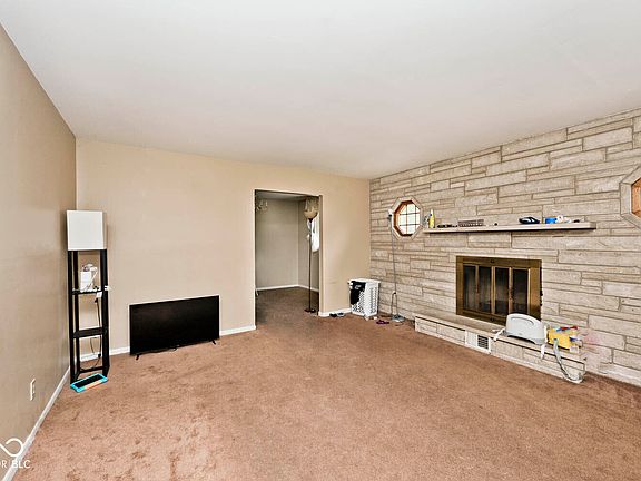 5th image of 2957 N Warman Ave