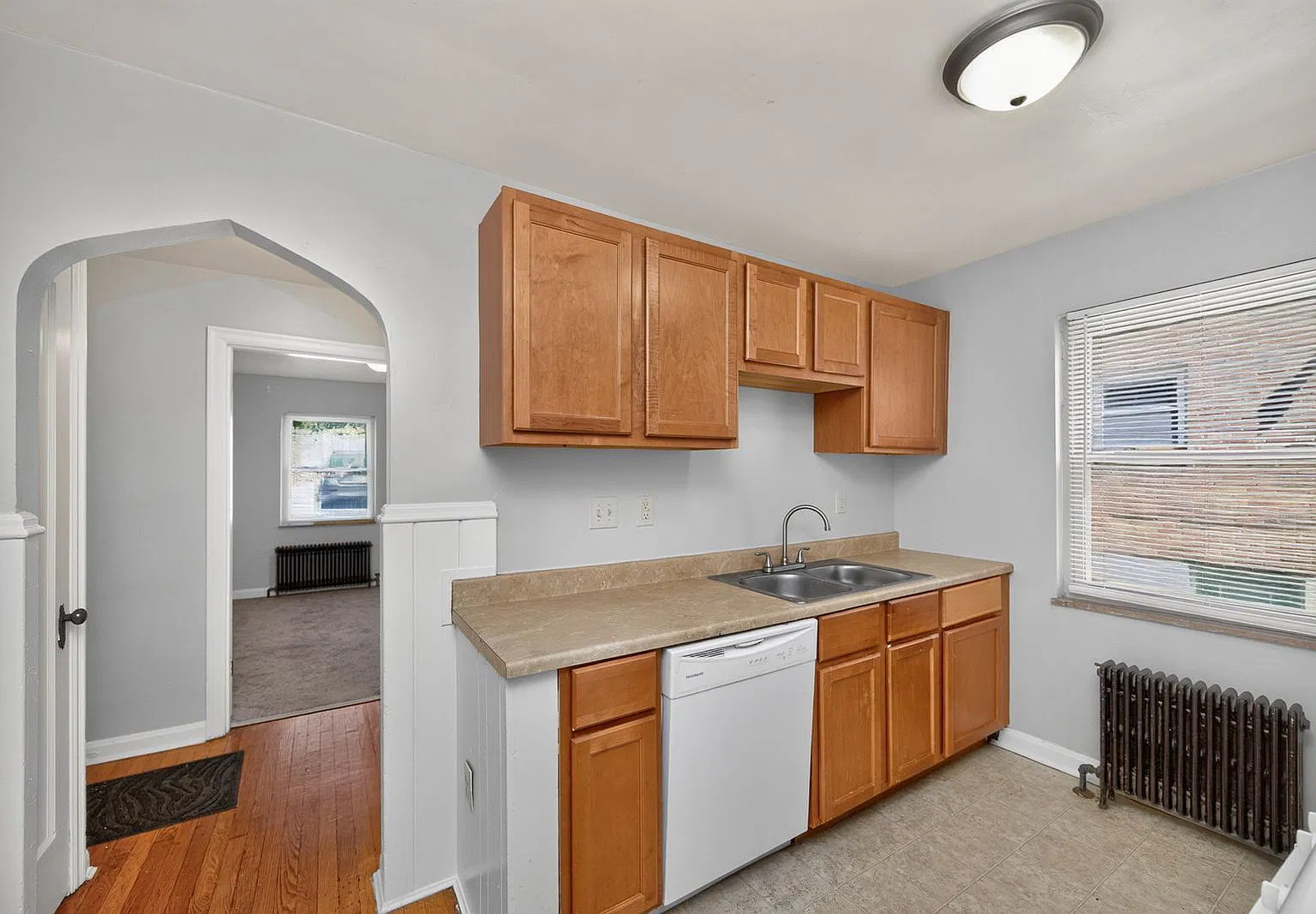 1 bed, 1.0 bath, 575 sqft, $975 — Photo 3