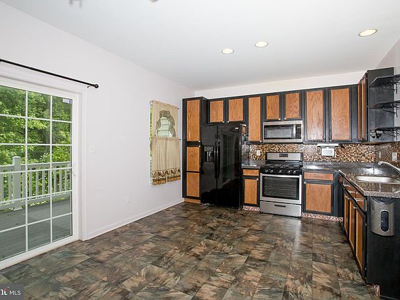 4th image of 707 Jacobsen Cir
