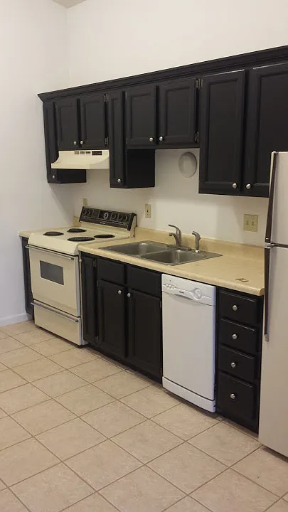 3 bed, 1200 sqft, $1,350 — Photo 3