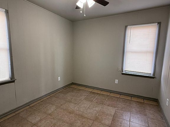 5th image of 4417 NE 20th St