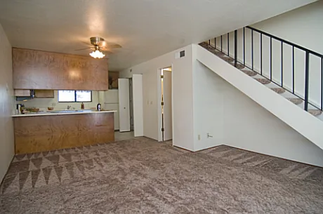 Hillcrest Court Apartments — Photo 6