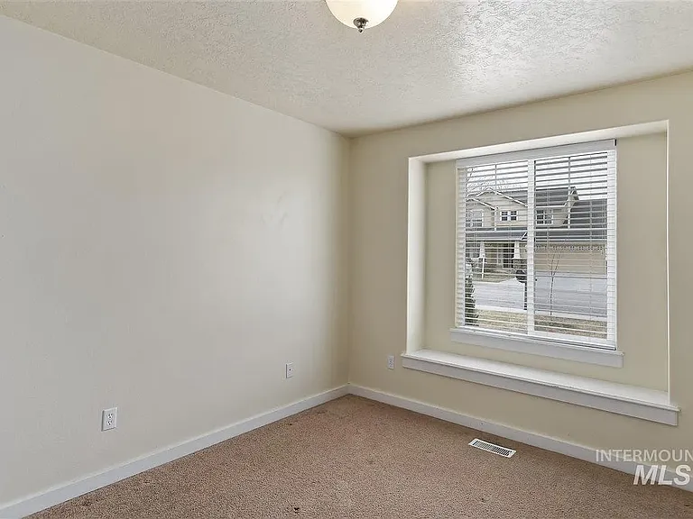916 N Wolfsburg Ave — Photo 10