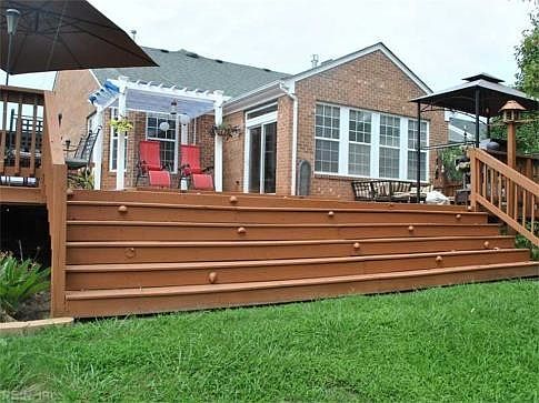 large back deck for entertaining