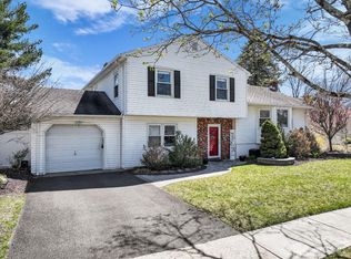 15 Rosewood Ln, Monroe Township, NJ