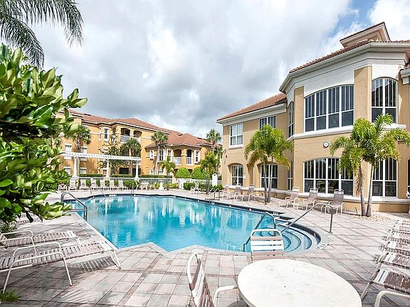 5th image of 5025 Fairways Cir Unit 105