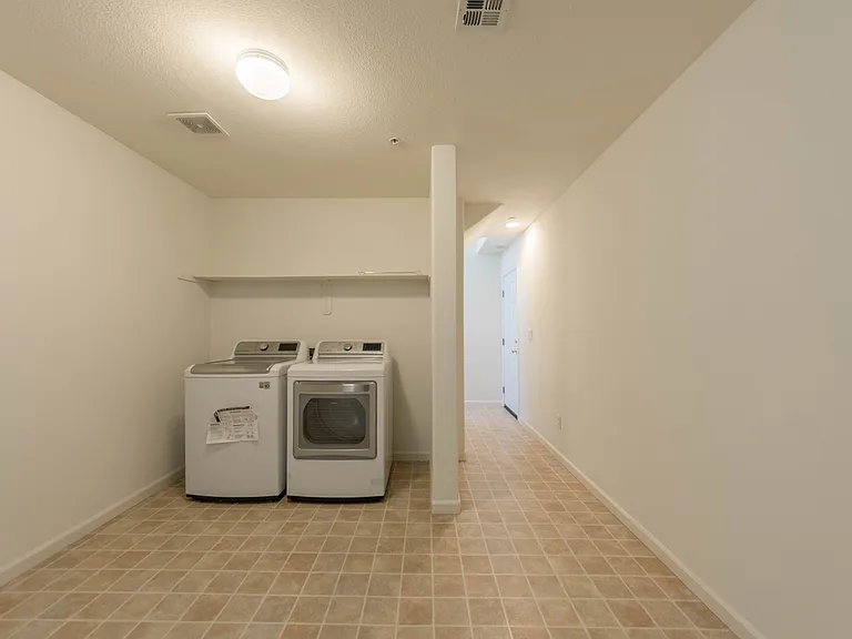 553 Adeline Ave — Photo 4