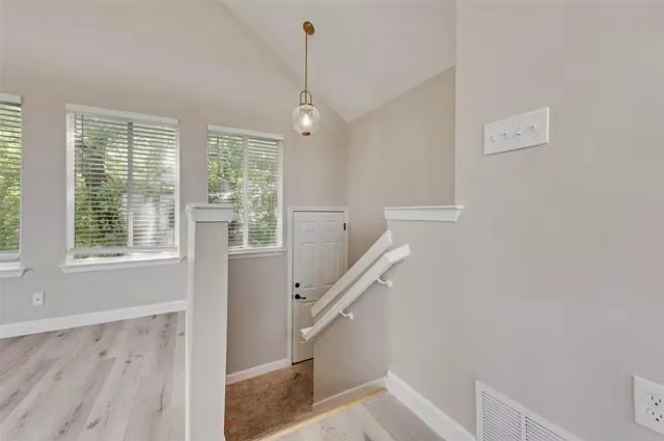 1 bed, 500 sqft, $1,200 — Photo 4