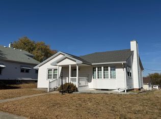 907 Grant St, Parkersburg, IA 50665