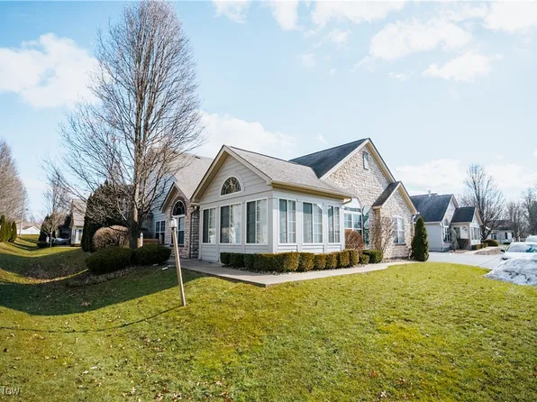 9264 Sharrott Rd Unit 203, Poland, OH 44514