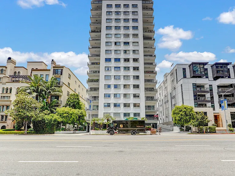 10787 Wilshire Blvd #802 — Photo 1