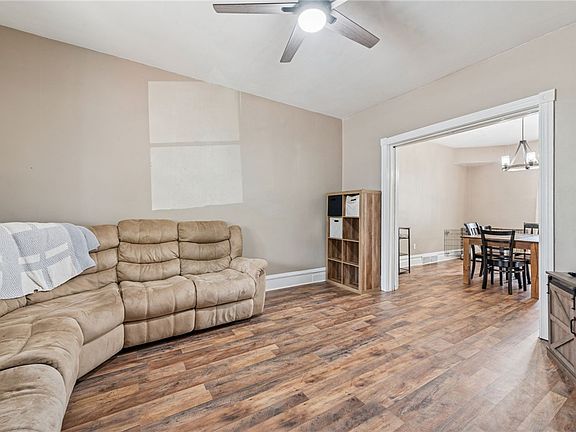 5th image of 604 Fairmont St
