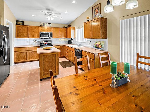 3rd image of 3121 Oro Grande Blvd