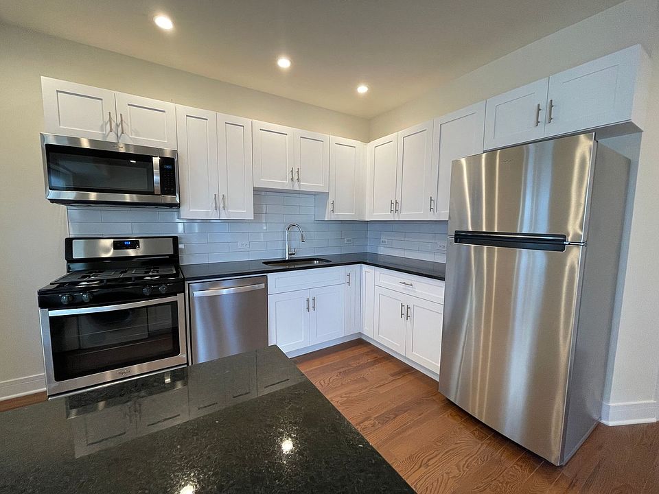 1st image of 3230-3238 N Clark St #3238-3R