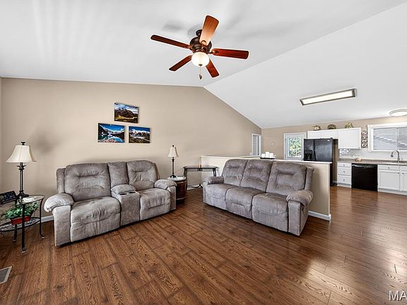 4th image of 40 Double Creek Ct