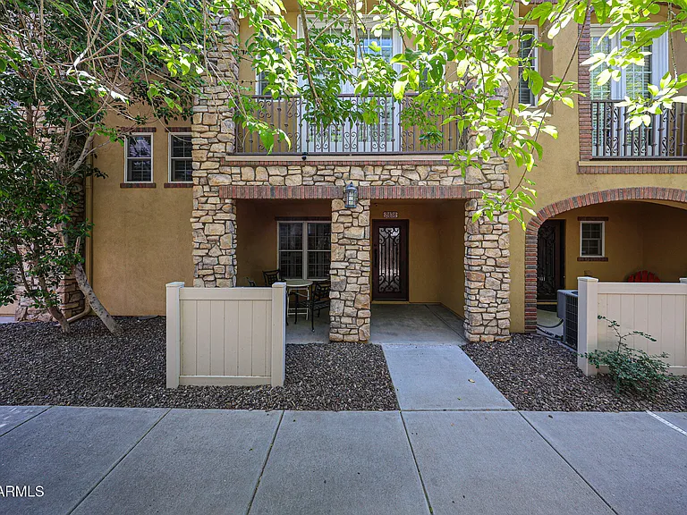 2434 E Roma Ave — Photo 4