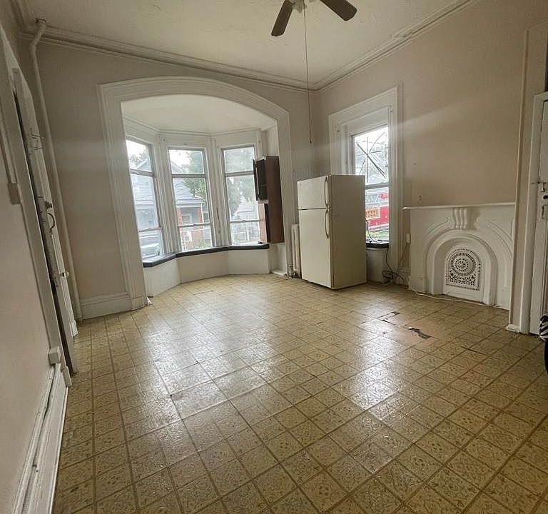 2nd image of 42 Broad St #1