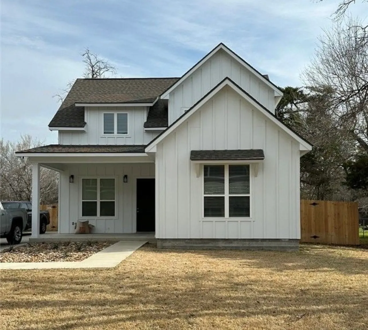 4 bed, 4.5 bath, $950 — Photo 1