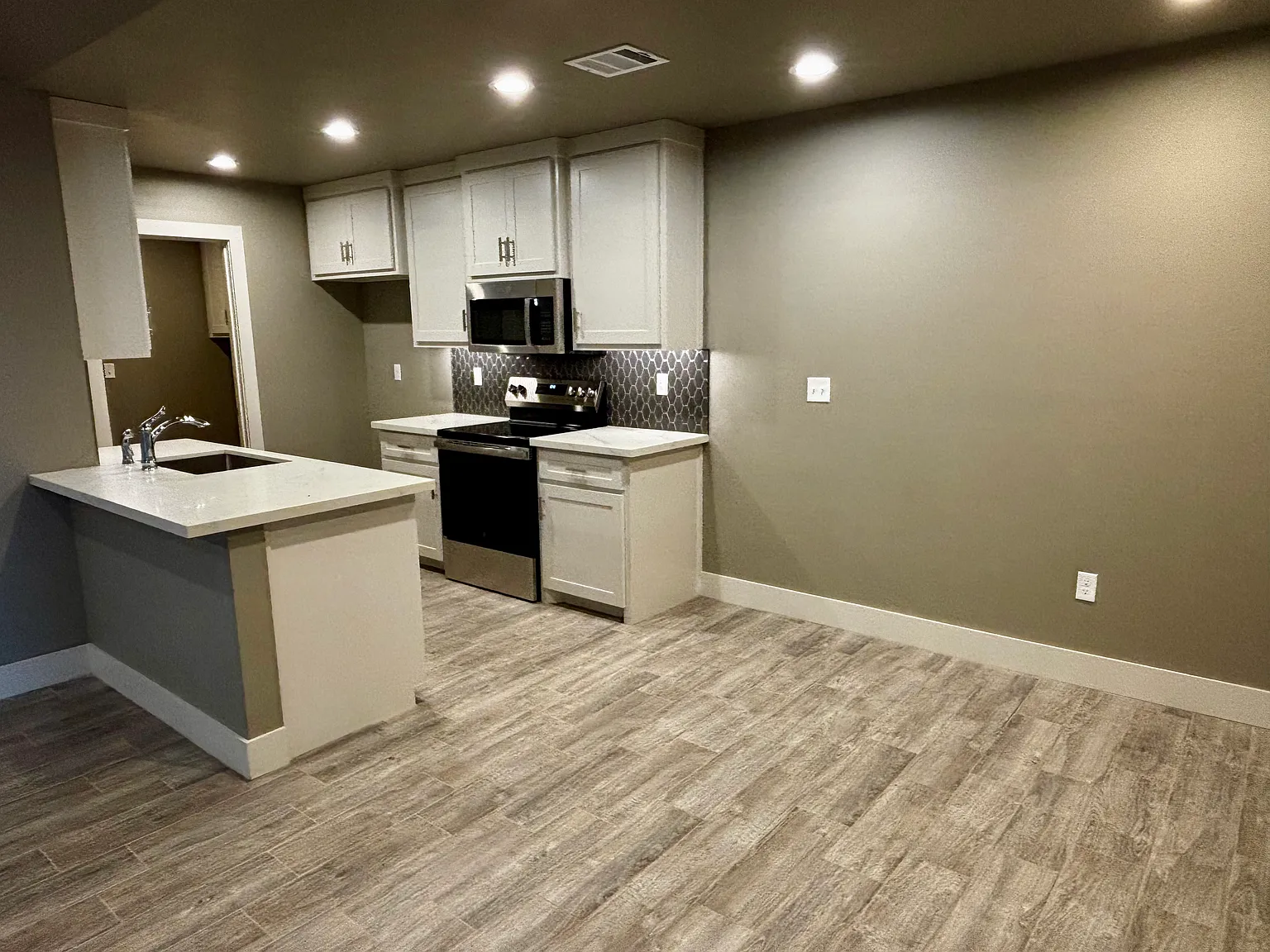 3 bed, 1365 sqft, $2,050 — Photo 4