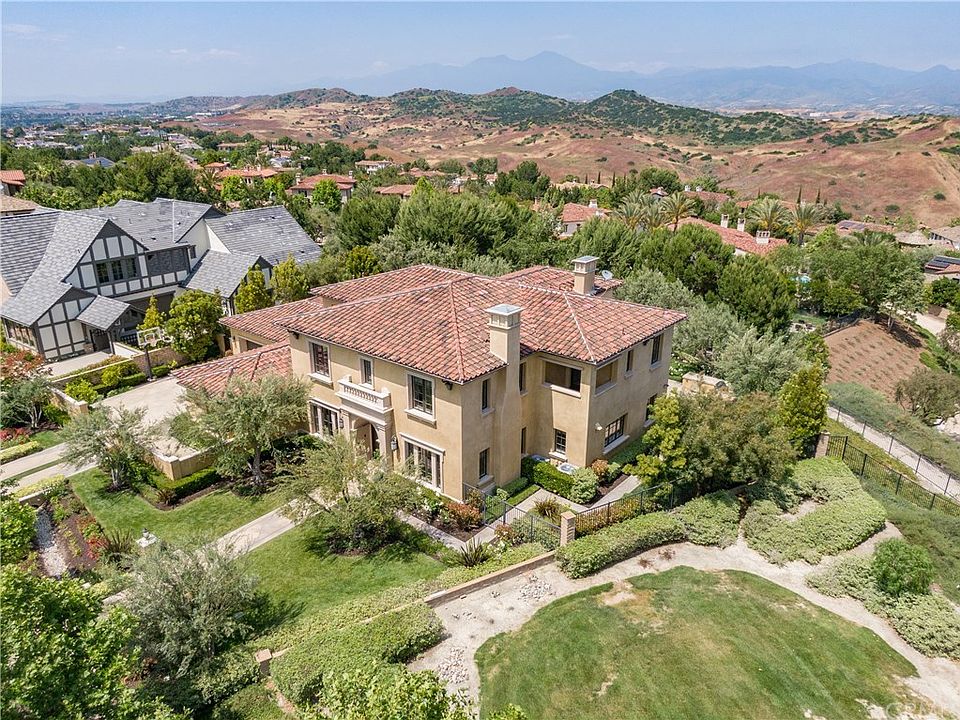 2nd image of 15 Crespi Cir