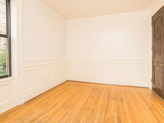 3rd image of 160 Wadsworth Ave APT 208