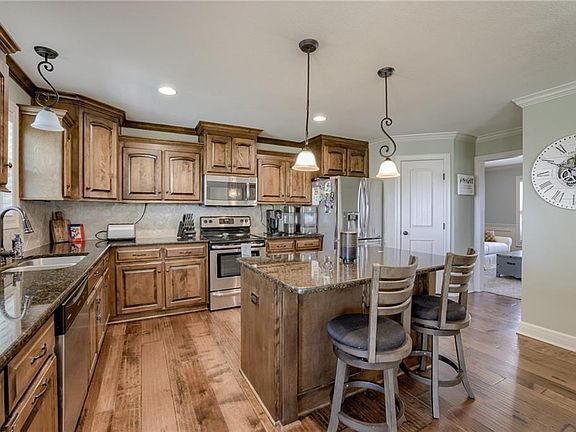 3rd image of 10309 N Ditman Ave