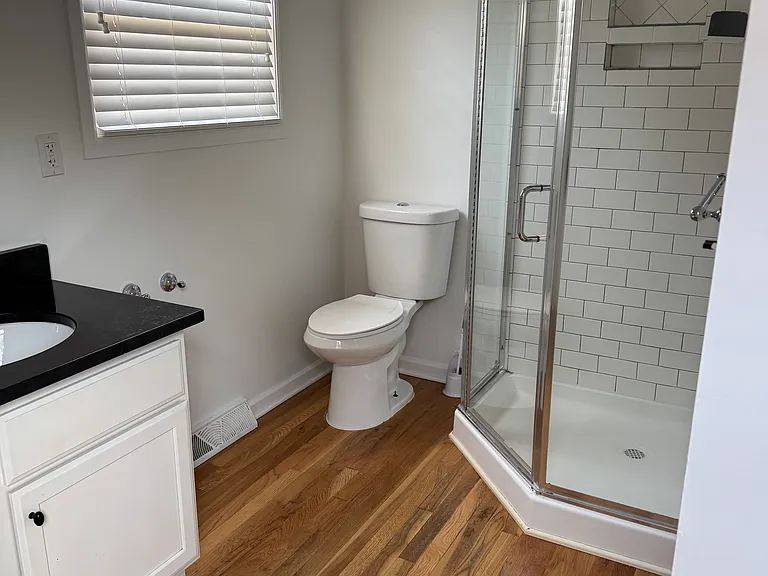 803 E 37th Ave — Photo 17