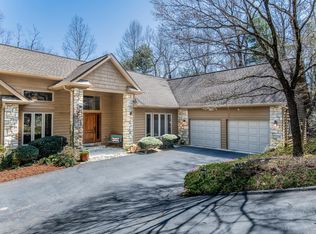 202 Glenroy Ct, Flat Rock, NC 28731
