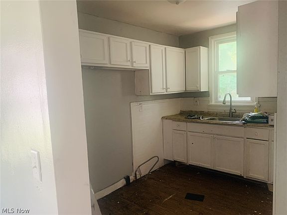 5th image of 13326 Darley Ave