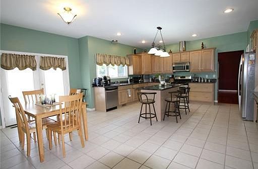 3rd image of 335 Hazelwood Pl