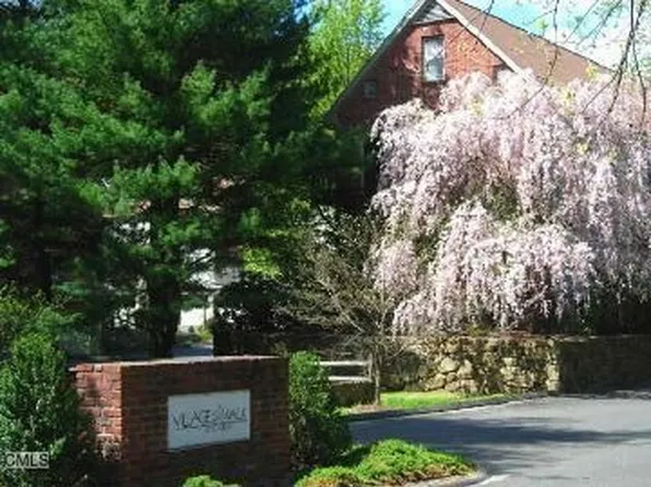 59 Village Walk, Wilton, CT 06897