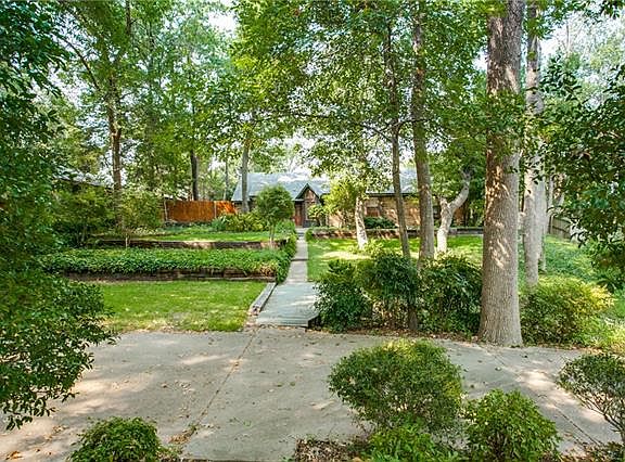 3rd image of 209 Creekwood Dr