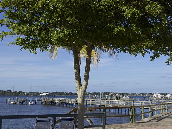 Dock
