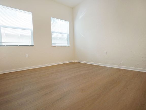 2nd image of 822 N Las Palmas Ave #8225