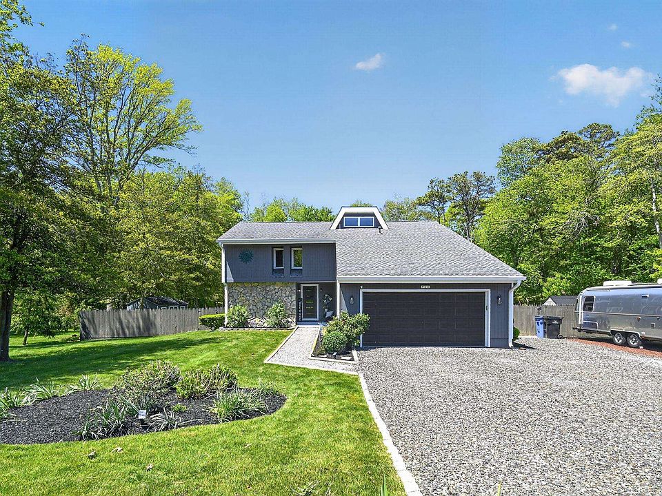 1st image of 26 Greenbriar Rd