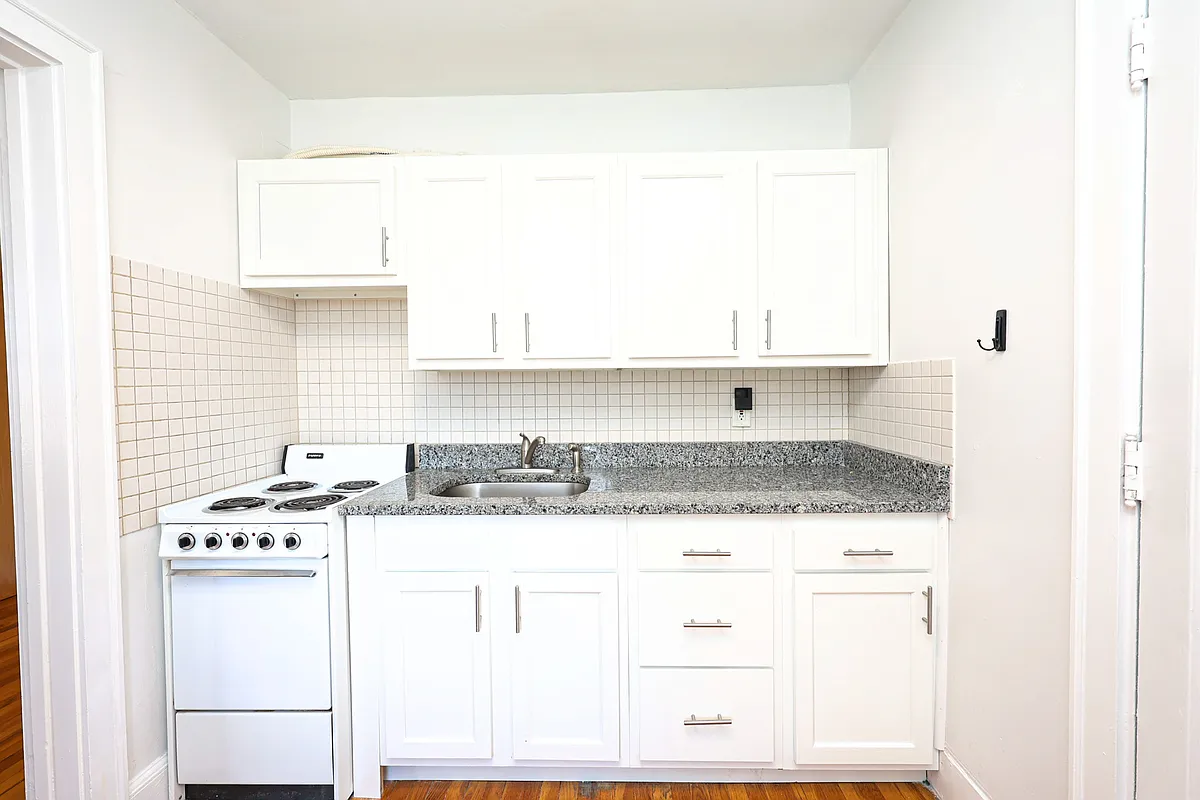 Building Photo - 195 Thomas Burgin Pkwy #407