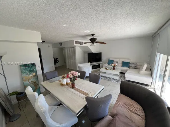 9240 Fontainebleau Blvd APT 207, Miami, FL 33172