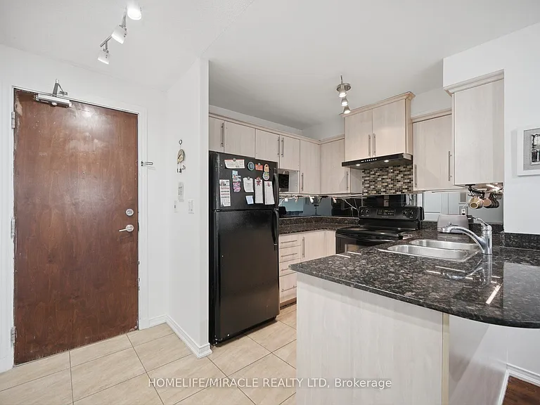 8 Rosebank Dr #8 — Photo 11