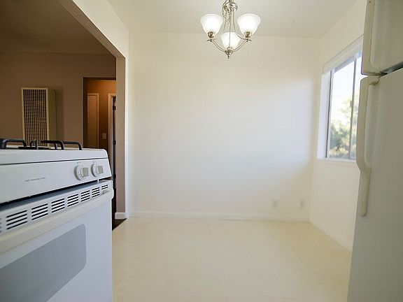3rd image of 806 Fulton St