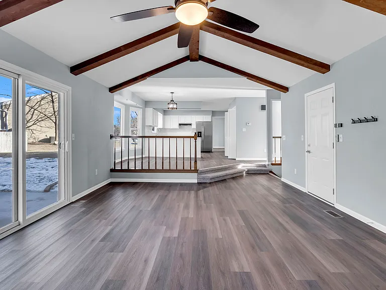 14810 E Castle Dr — Photo 3
