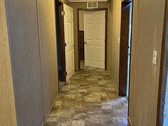 Extra bedrooms/hallway