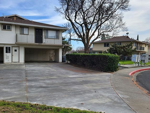 3rd image of 1970 Peabody Rd APT 4