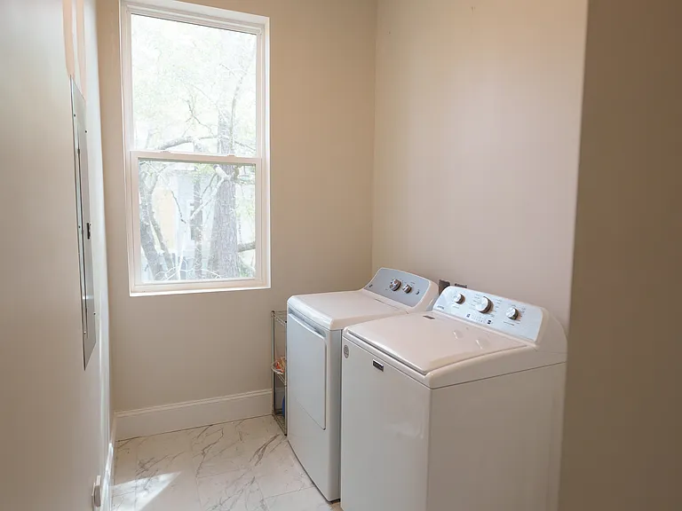 60 Madison Dr — Photo 22