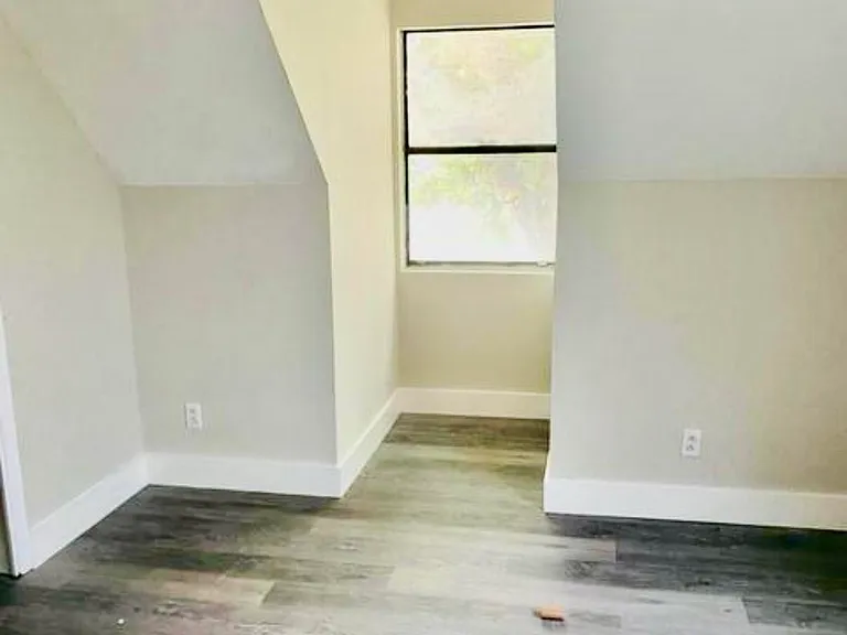 1825 Watkins Ave — Photo 11