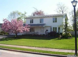 7 Dix Cir, Dix Hills, NY 11746