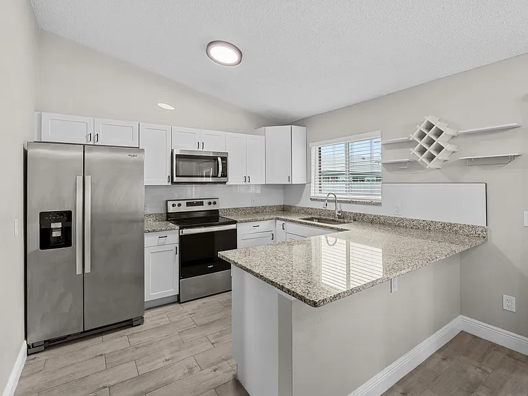 265 SW Dalton Cir — Photo 8