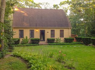 218 Santuit Rd, Cotuit, MA 02635