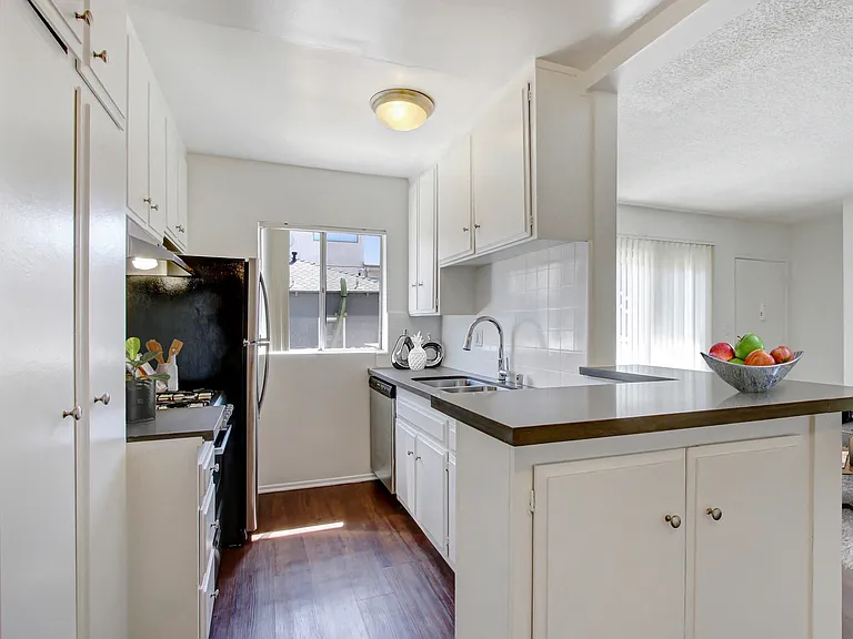 Sawtelle Apartments — Photo 24