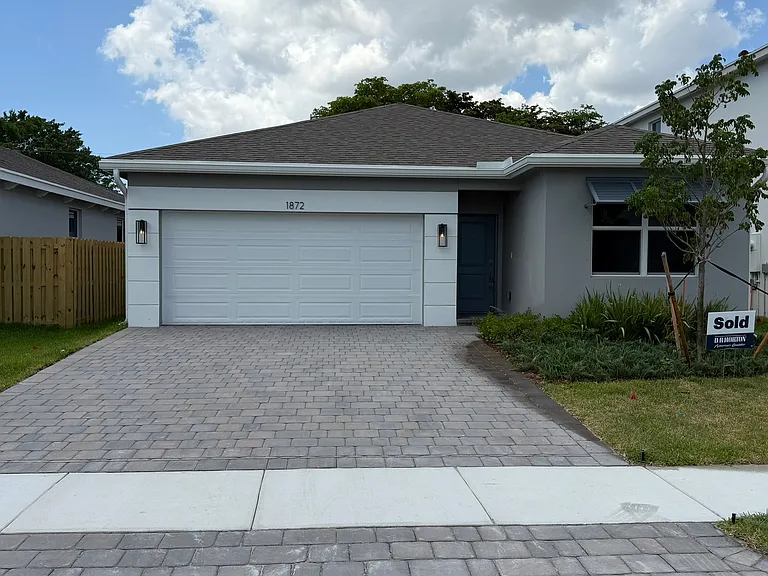 1872 NW 6th Ct — Photo 3