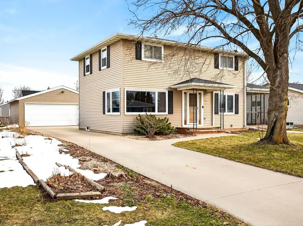 1041 Shannon St, Neenah, WI 54956